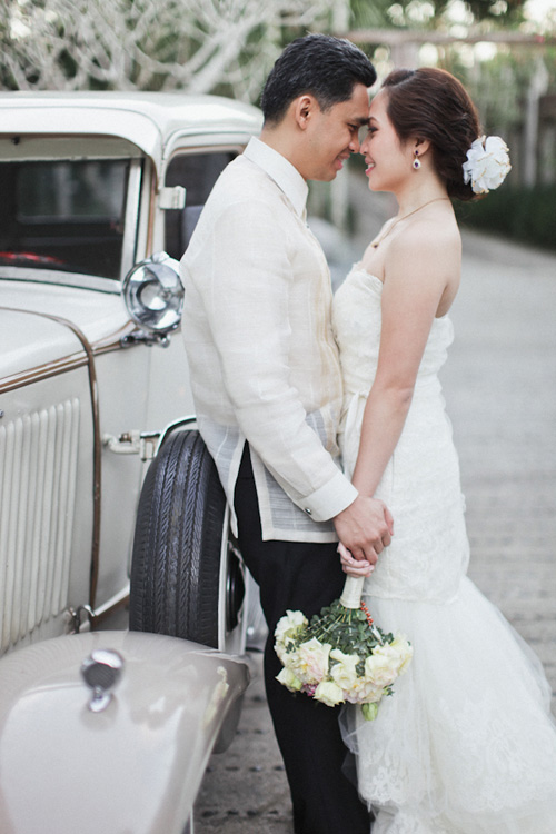 elegant outdoor wedding at Hacienda Isabella, Tagaytay, Philippines - photos by destination wedding photographers Jeff and Lisa Photography | Junebug Weddings elegant outdoor wedding at Hacienda Isabella, Tagaytay, Philippines - photos by destination wedding photographers Jeff and Lisa Photography | Junebug Weddings