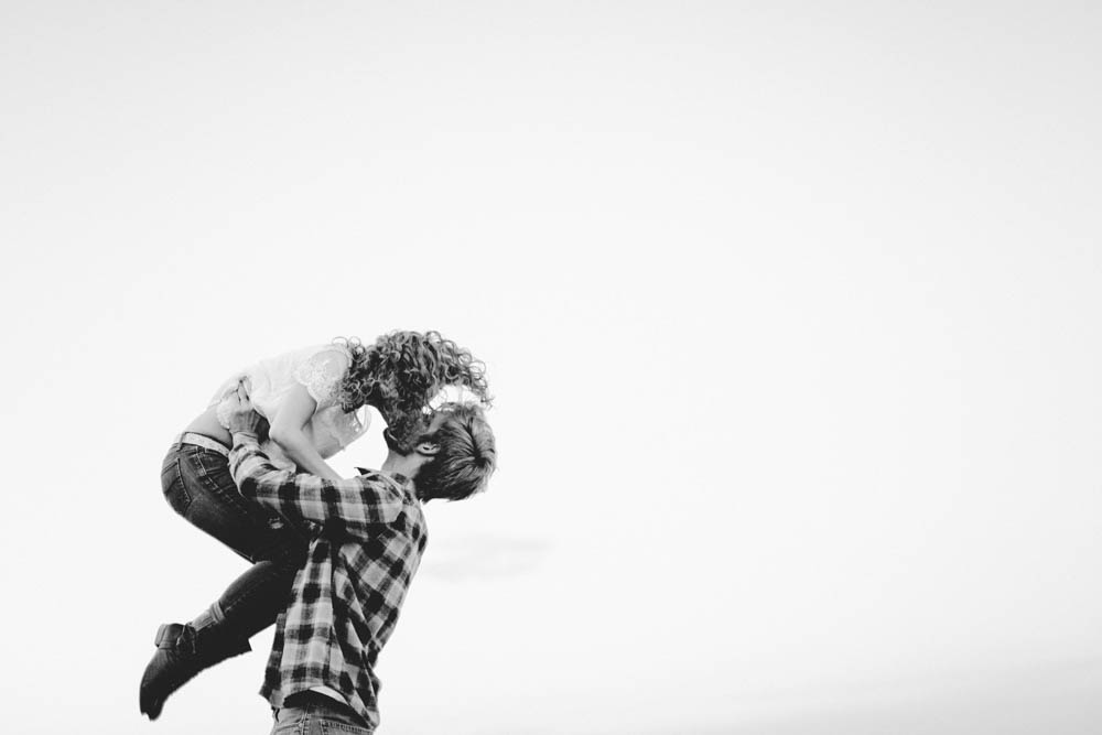 Sentimental-Anniversary-Session-in-Lava-Beds-National-Park-Chutikorn-Photography (21 of 27)