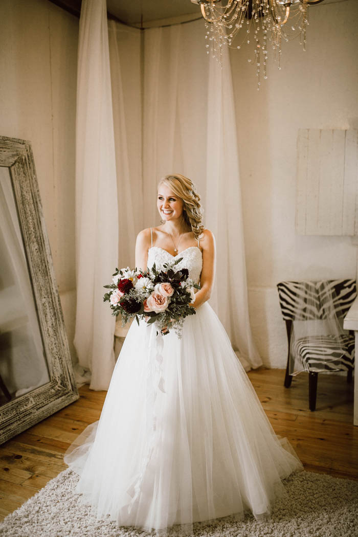 elegant-marsala-and-champagne-manitoba-wedding-at-the-rustic-wedding-barn-ariana-tennyson-photography-6
