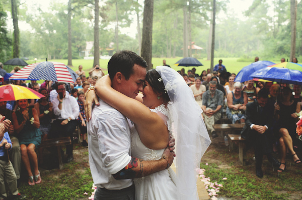 rain on wedding day at Glen Venue, Florida, photo by Jason Mize | via junebugweddings.com rain on wedding day at Glen Venue, Florida, photo by Jason Mize | via junebugweddings.com