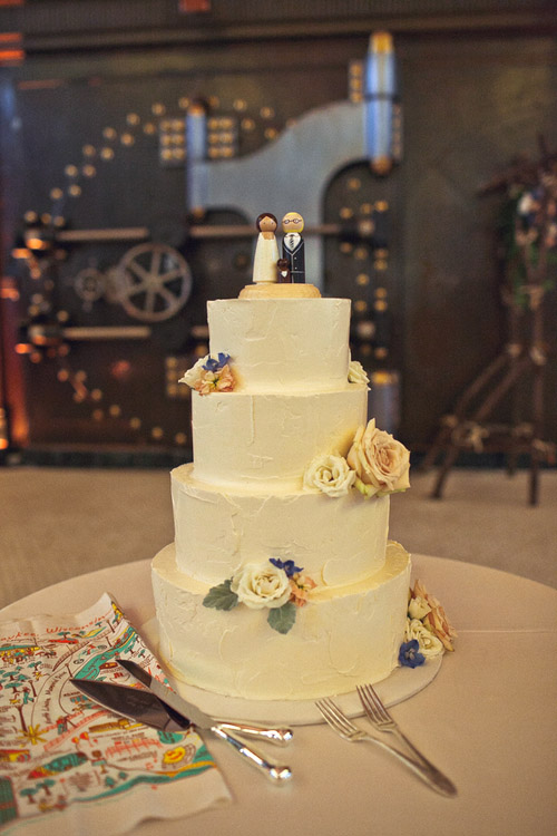 vintage inspired wedding at the Milwaukee County Historical Center, photo by Woodnote Photography via junebugweddings.com vintage inspired wedding at the Milwaukee County Historical Center, photo by Woodnote Photography via junebugweddings.com