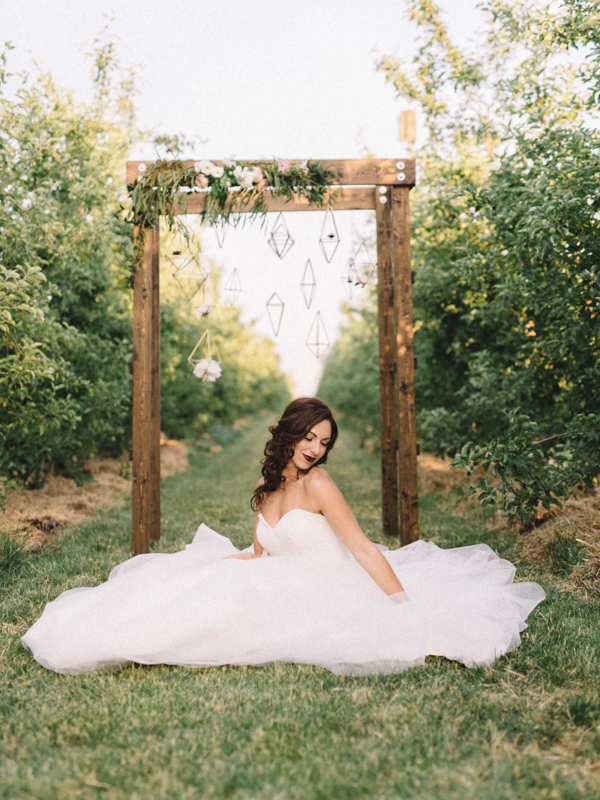find-your-geometric-wedding-inspiration-in-this-candlelit-elopement-9