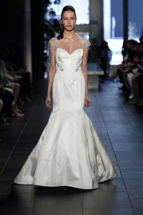 Rivini wedding dress from the Spring 2014 bridal collection | via junebugweddings.com Rivini wedding dress from the Spring 2014 bridal collection | via junebugweddings.com