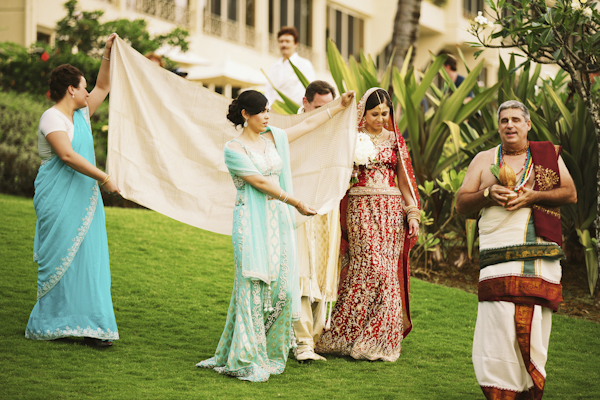 indian american wedding in Hawaii, photos by Anna Kim Photography | via junebugweddings.com indian american wedding in Hawaii, photos by Anna Kim Photography | via junebugweddings.com