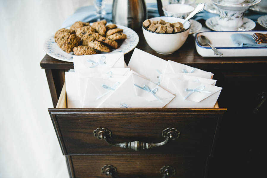 cozy-diy-british-columbia-wedding-in-shades-of-blue-bake-photography-11