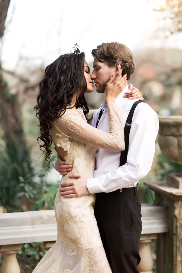 Texas-Bohemian-Wedding-Style-Laguna-Gloria-Holly-Kringer-Photography (2 of 30)