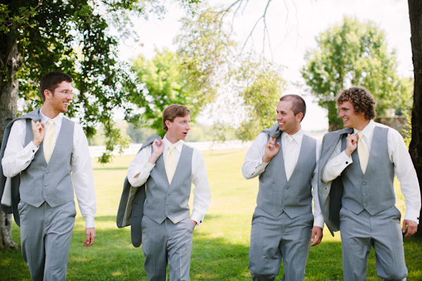 sunny rustic barn wedding in Michigan with photos by Dan Stewart | via junebugweddings.com sunny rustic barn wedding in Michigan with photos by Dan Stewart | via junebugweddings.com
