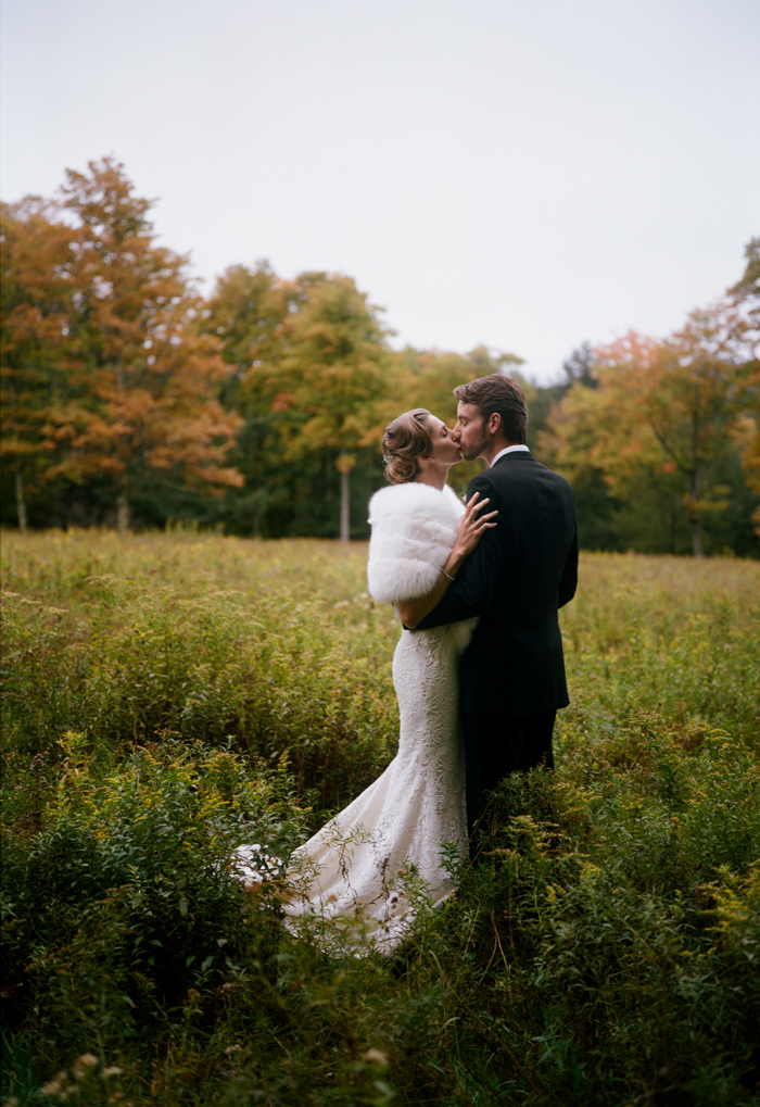 glamorous-upstate-new-york-barn-wedding-at-handsome-hollow-39