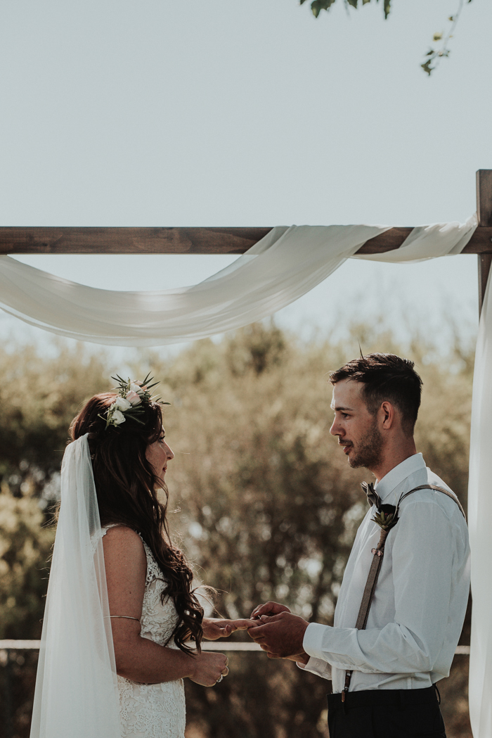 dreamy-rustic-australian-wedding-old-broadwater-farm-12