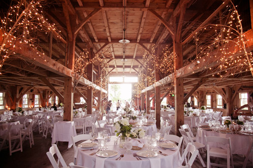 Rustic outdoor New Hampshire barn wedding - photo by Emily Delamater Photography | via junebugweddings.com Rustic outdoor New Hampshire barn wedding - photo by Emily Delamater Photography | via junebugweddings.com