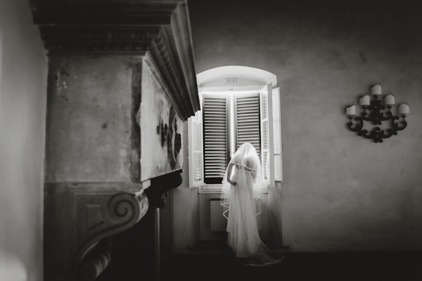 getting ready wedding photo by Alessio Quartaroli of Studio A+Q | via junebugweddings.com getting ready wedding photo by Alessio Quartaroli of Studio A+Q | via junebugweddings.com