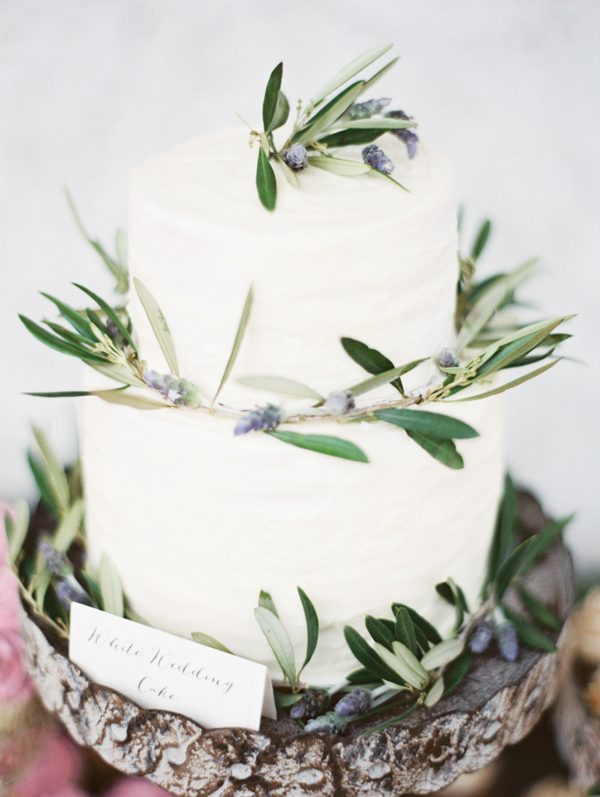 romantic pastoral wedding on a Tennessee farm with photos by Erich McVey | via junebugweddings.com romantic pastoral wedding on a Tennessee farm with photos by Erich McVey | via junebugweddings.com