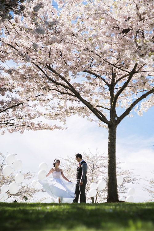 spring engagement photos by Kunioo | via junebugweddings.com spring engagement photos by Kunioo | via junebugweddings.com