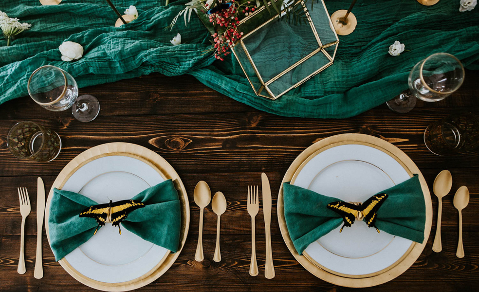 we-guarantee-youll-get-butterflies-over-this-dreamy-emerald-wedding-inspiration-7