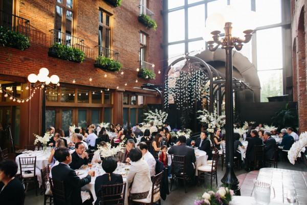 Classy-Seattle-Wedding-at-Court-in-the-Square-25-of-29-600x400