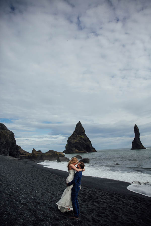 Boldly-Romantic-Icelandic-Elopement-in-the-Fjaorargljufur-Canyon-Nicole-Ashley-Photography-13