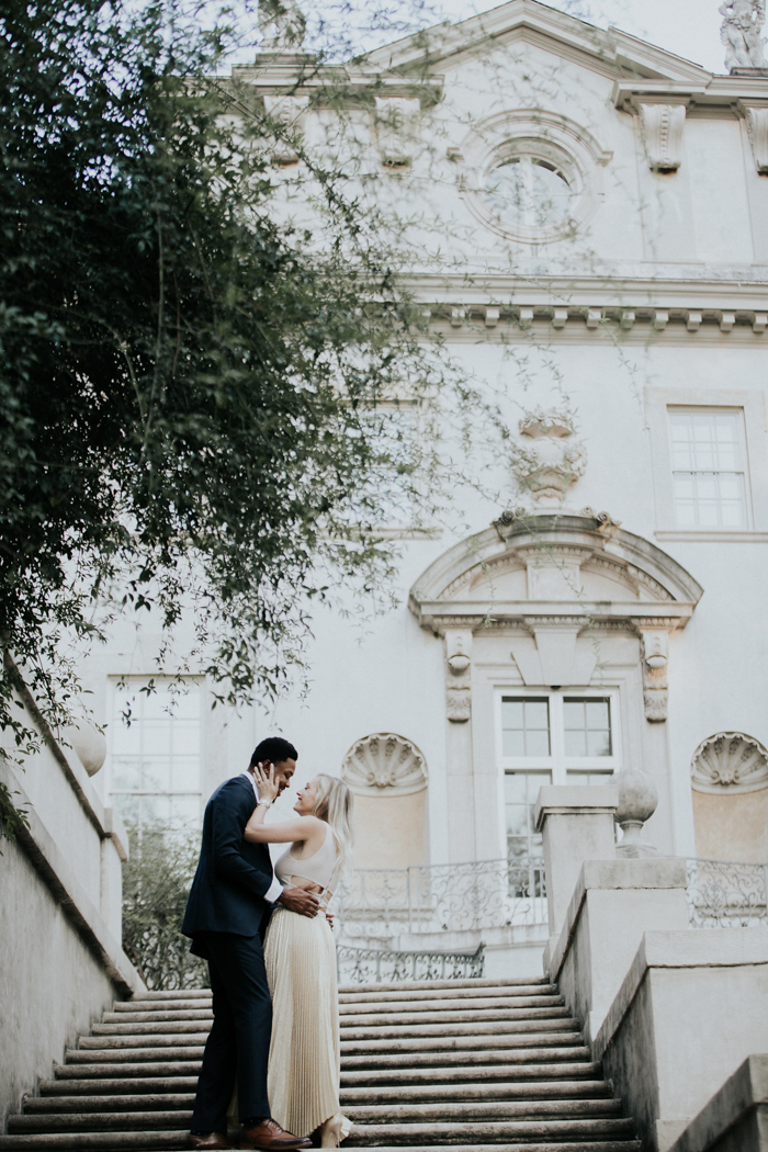 cool-glam-engagement-session-at-atlantas-swan-house-31