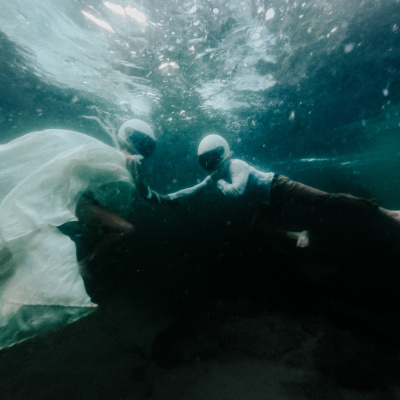 Underwater wedding photo in Plettenberg Bay, South Africa