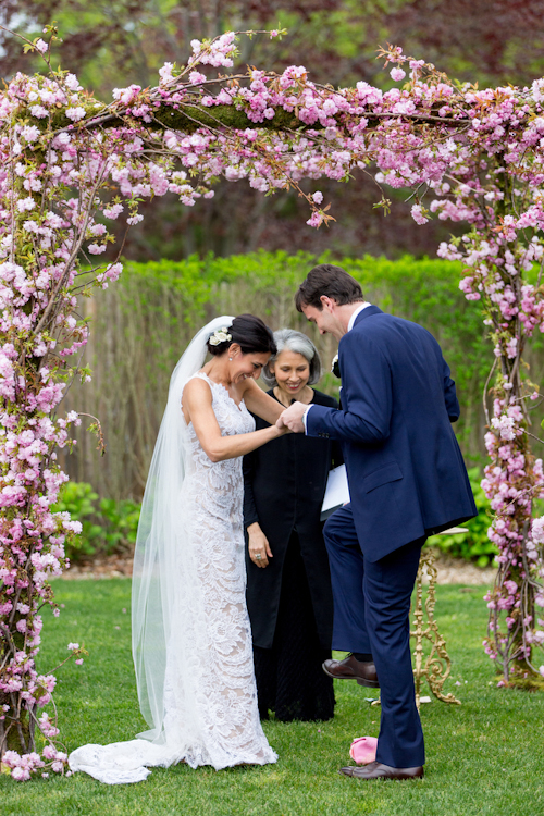 garden wedding at Inn at Windmill Lane, Amagansett, New York, with photos by Jonathan Young Weddings | via junebugweddings.com garden wedding at Inn at Windmill Lane, Amagansett, New York, with photos by Jonathan Young Weddings | via junebugweddings.com