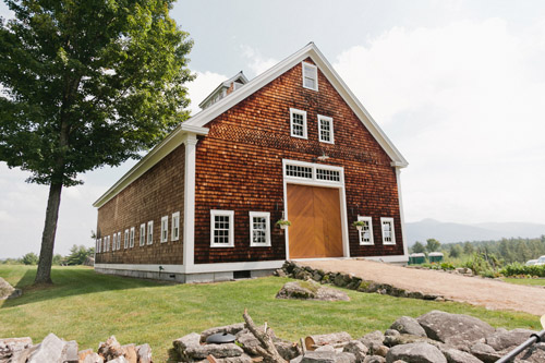 Rustic outdoor New Hampshire barn wedding - photo by Emily Delamater Photography | via junebugweddings.com Rustic outdoor New Hampshire barn wedding - photo by Emily Delamater Photography | via junebugweddings.com