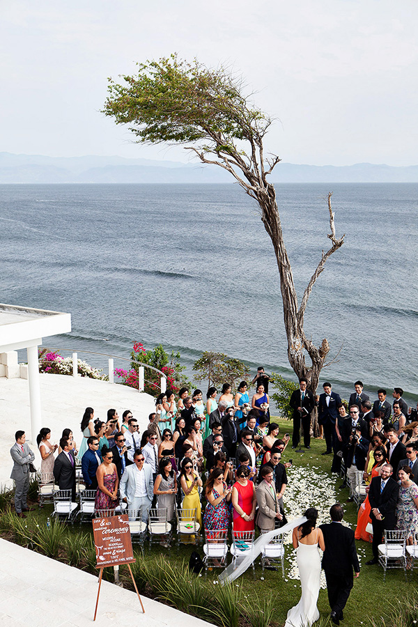 fun destination wedding at Casa China Blanca in Puerto Vallerta, Mexico - photo by Elizabeth Lloyd and Dave Getzschman | via junebugweddings.com fun destination wedding at Casa China Blanca in Puerto Vallerta, Mexico - photo by Elizabeth Lloyd and Dave Getzschman | via junebugweddings.com