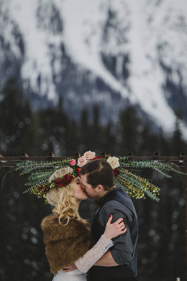 Passionate-Winter-Elopement-Inspiration-at-Emerald-Lake-Lolo-Nola-Photography-23