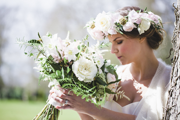 Parisian elopement inspiration photo shoot at the Château de Challain, photo by Cat Hepple Photography | via junebugweddings.com Parisian elopement inspiration photo shoot at the Château de Challain, photo by Cat Hepple Photography | via junebugweddings.com