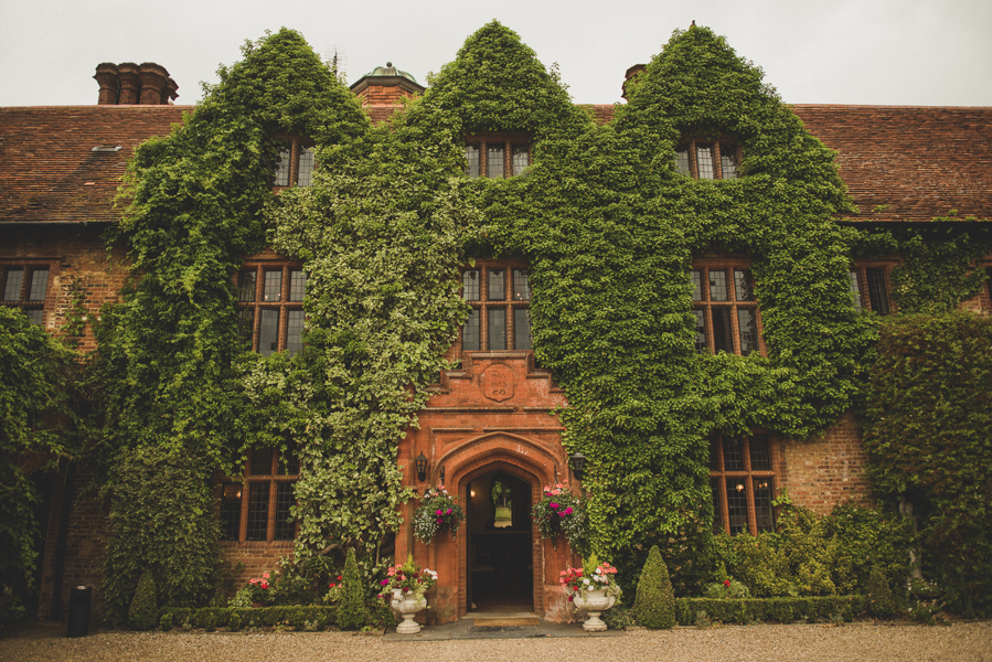 calling-all-creative-couples-this-artistic-and-stylish-woodhall-manor-wedding-is-for-you-1