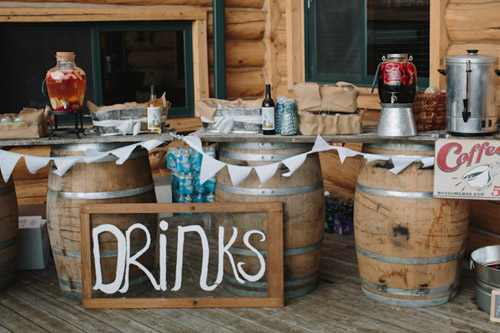 Vintage backyard farm wedding in South Dakota - photos by Bryan and Mae | via junebugweddings.com Vintage backyard farm wedding in South Dakota - photos by Bryan and Mae | via junebugweddings.com