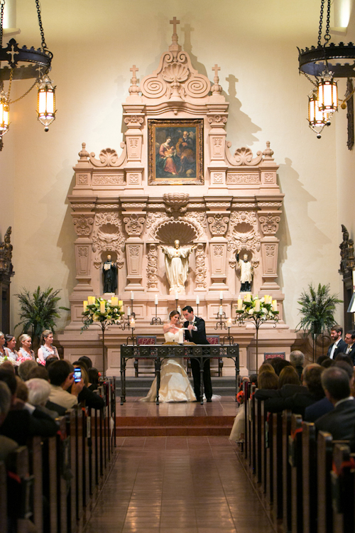 grey and coral wedding at Paradise Valley Country Club in Arizona with Photos by Jennifer Bowen Photography | via junebugweddings.com grey and coral wedding at Paradise Valley Country Club in Arizona with Photos by Jennifer Bowen Photography | via junebugweddings.com