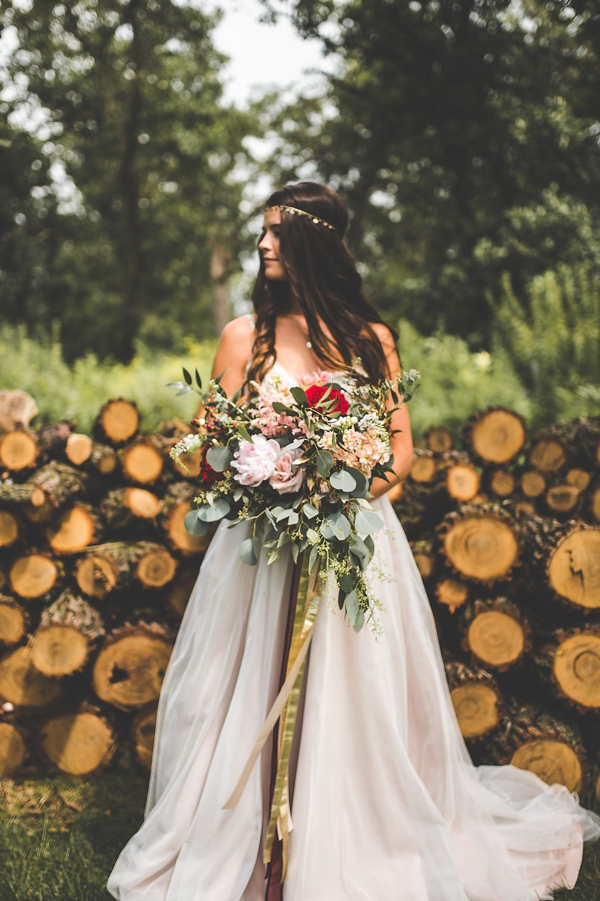 this-wedding-inspiration-proves-that-gold-blush-and-red-is-the-most-romantic-color-palette-20