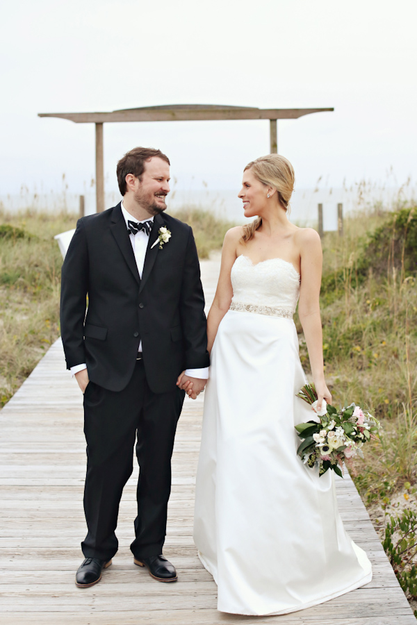 North Carolina wedding at The Carolina Yacht Club, photo by Whitebox Photo | via junebugweddings.com North Carolina wedding at The Carolina Yacht Club, photo by Whitebox Photo | via junebugweddings.com