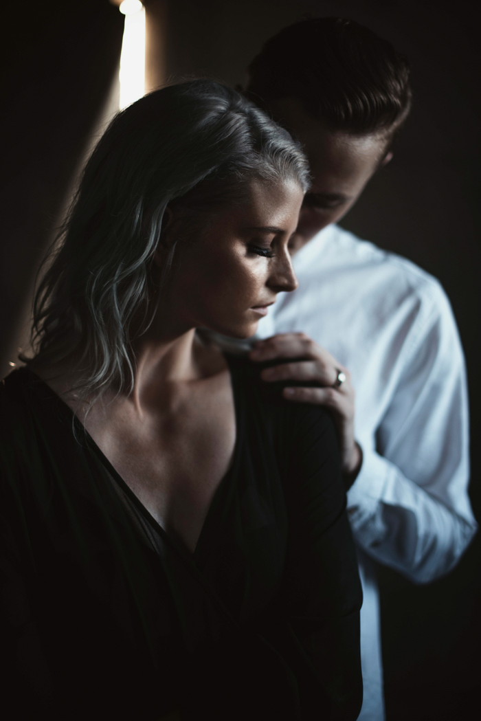 moody-and-romantic-anniversary-photos-in-dallas-tx-21