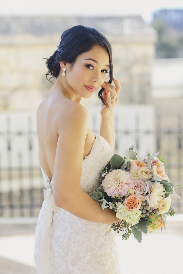 traditional and timeless bridal style, photo by Christina Carroll Photography | via junebugweddings.com traditional and timeless bridal style, photo by Christina Carroll Photography | via junebugweddings.com