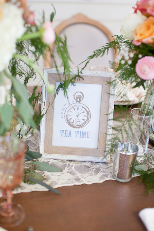 Alice in Wonderland wedding inspiration, Newhall Mansion, Touch of Gold Events, Wisteria Lane Floral Design Studio and Becca Rillo Photography | via junebugweddings.com Alice in Wonderland wedding inspiration, Newhall Mansion, Touch of Gold Events, Wisteria Lane Floral Design Studio and Becca Rillo Photography | via junebugweddings.com