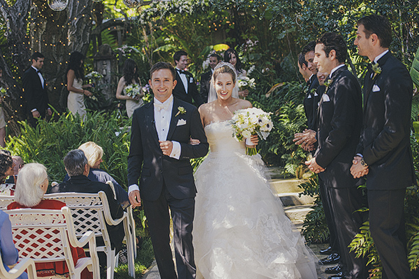 organic outdoor summer wedding at Holly Farm - photo by Lisa Lefringhouse Photography | via junebugweddings.com organic outdoor summer wedding at Holly Farm - photo by Lisa Lefringhouse Photography | via junebugweddings.com