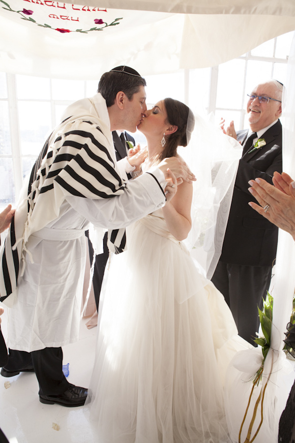 elegant wedding at Studio450 in New York, photo by Karen Hill Photography | via junebugweddings.com elegant wedding at Studio450 in New York, photo by Karen Hill Photography | via junebugweddings.com