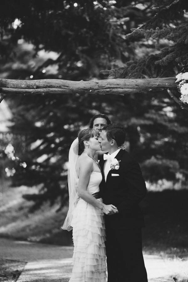 romantic ceremony kiss romantic ceremony kiss