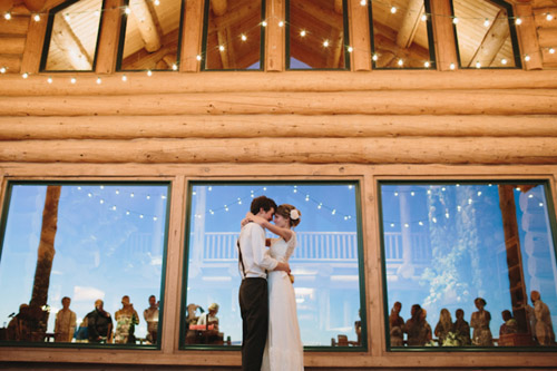 Vintage backyard farm wedding in South Dakota - photos by Bryan and Mae | via junebugweddings.com Vintage backyard farm wedding in South Dakota - photos by Bryan and Mae | via junebugweddings.com