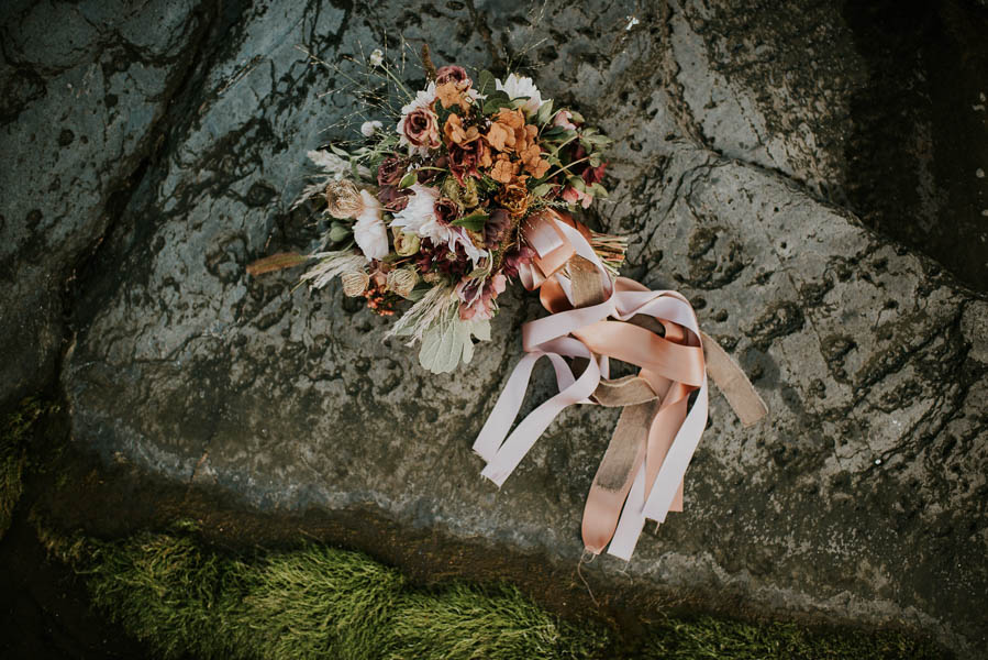 this-beachy-bridal-inspiration-has-a-moody-romantic-twist-allison-markova-photography-30