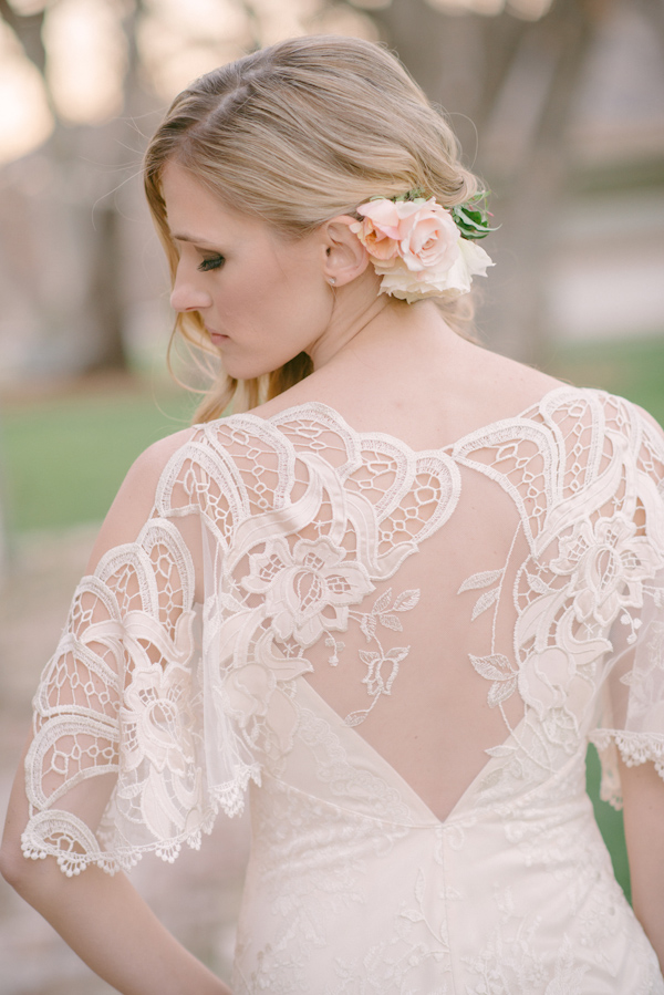 lovely peach and cream wedding inspiration photo shoot from Peony & Plum, photo by Krista Mason | via junebugweddings.com lovely peach and cream wedding inspiration photo shoot from Peony & Plum, photo by Krista Mason | via junebugweddings.com