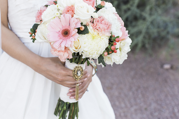 rustic bridal bouquet, photo by Rachel Solomon | via junebugweddings.com rustic bridal bouquet, photo by Rachel Solomon | via junebugweddings.com