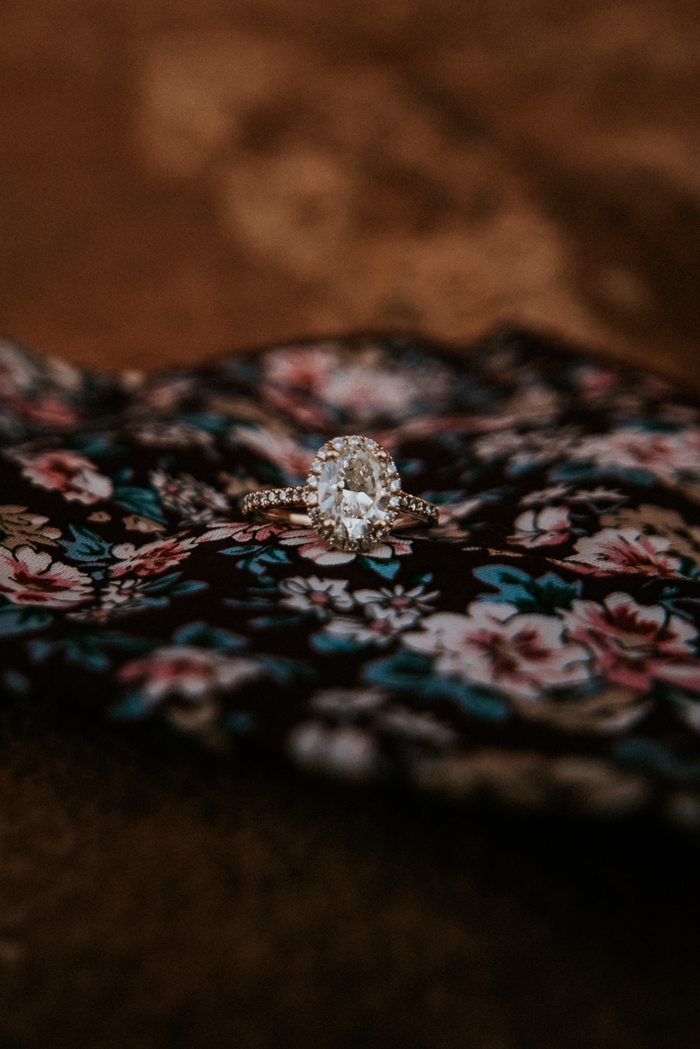 this-red-rocks-canyon-engagement-is-filled-with-copper-hues-9