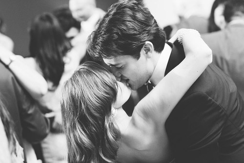 chic and stylish Chicago wedding at The Trump Hotel & Tower, photos by Olivia Leigh Photographie | via junebugweddings.com chic and stylish Chicago wedding at The Trump Hotel & Tower, photos by Olivia Leigh Photographie | via junebugweddings.com