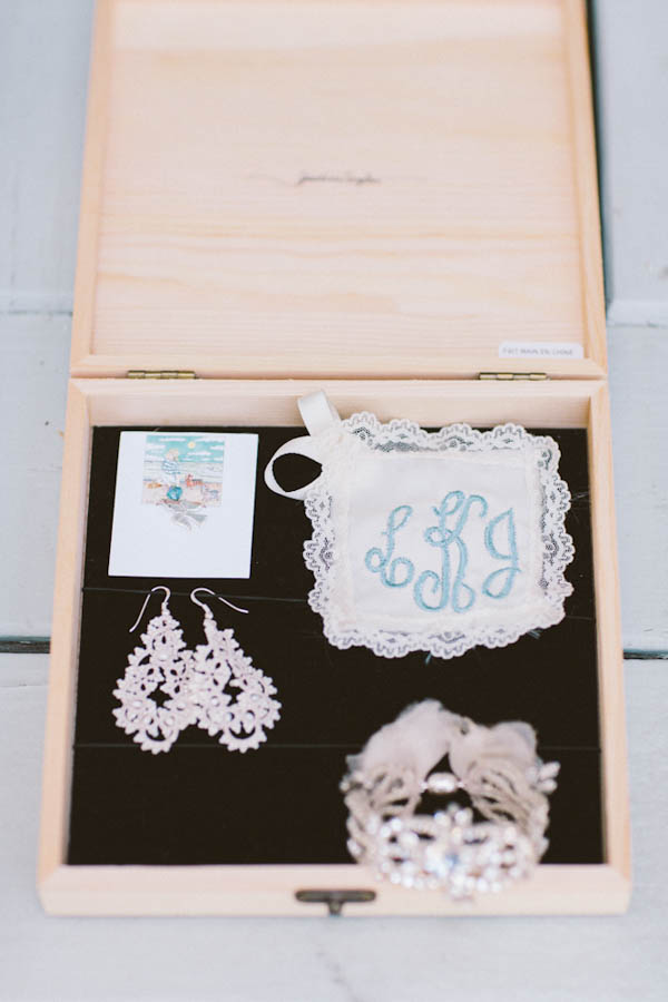intimate beach wedding bridal accessories by BHLDN, photo by Chris Glenn | via junebugweddings.com intimate beach wedding bridal accessories by BHLDN, photo by Chris Glenn | via junebugweddings.com
