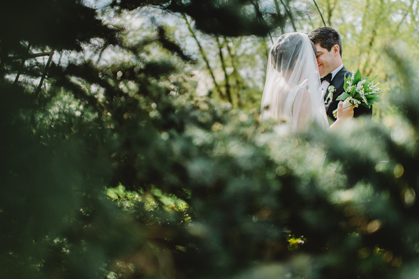 secret garden wedding in Baltimore, photo by L Hewitt Photography | via junebugweddings.com secret garden wedding in Baltimore, photo by L Hewitt Photography | via junebugweddings.com