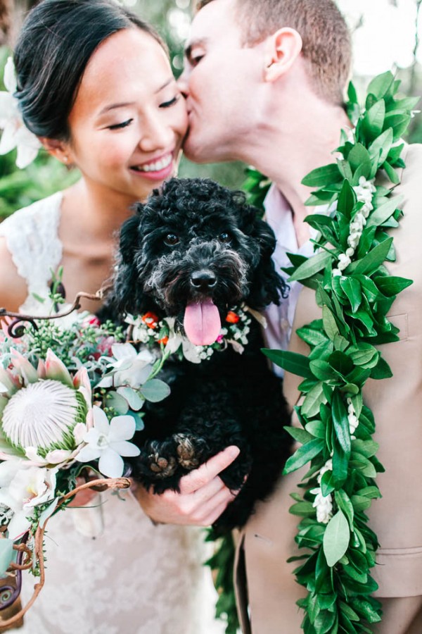 chic-hawaiian-wedding-at-sunset-ranch-29-of-33-600x900