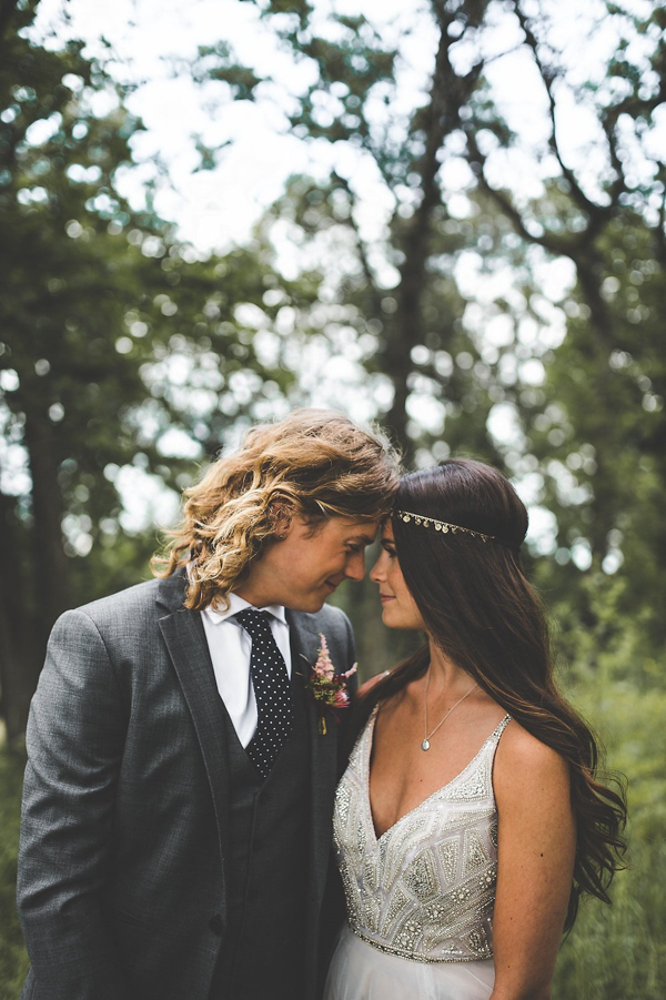 this-wedding-inspiration-proves-that-gold-blush-and-red-is-the-most-romantic-color-palette-23