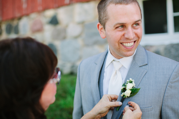 sunny rustic barn wedding in Michigan with photos by Dan Stewart | via junebugweddings.com sunny rustic barn wedding in Michigan with photos by Dan Stewart | via junebugweddings.com
