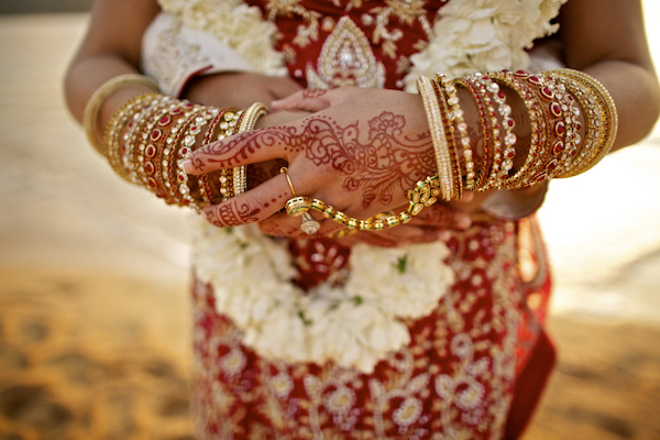 indian american wedding in Hawaii, photos by Anna Kim Photography | via junebugweddings.com indian american wedding in Hawaii, photos by Anna Kim Photography | via junebugweddings.com